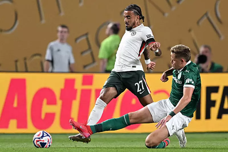 مالو جوستو لاعب تشيلسي خلال مواجهة بالميراس